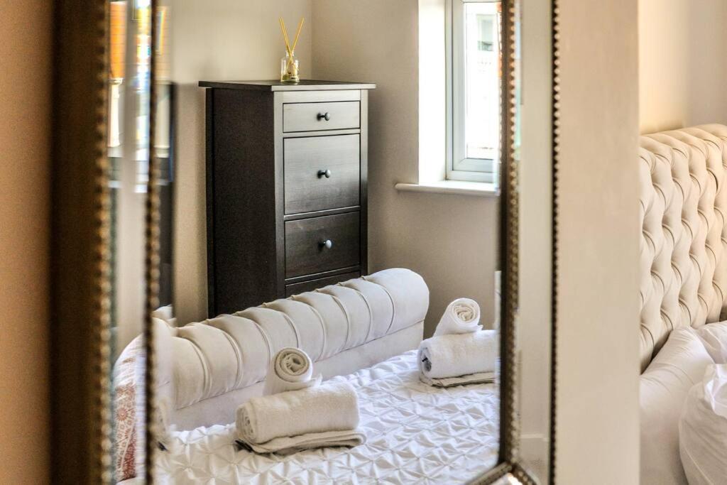 Soho Beach Apartment With Fabulous Sea View And 2 Minutes To The Beach With Free Parking And Netflix Μπόρνμουθ Εξωτερικό φωτογραφία