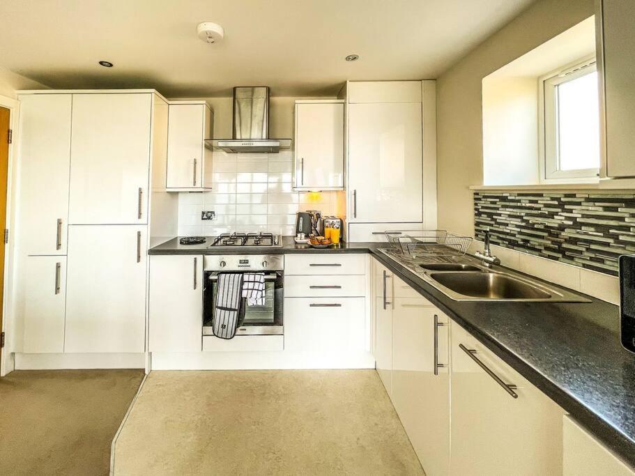 Soho Beach Apartment With Fabulous Sea View And 2 Minutes To The Beach With Free Parking And Netflix Μπόρνμουθ Εξωτερικό φωτογραφία