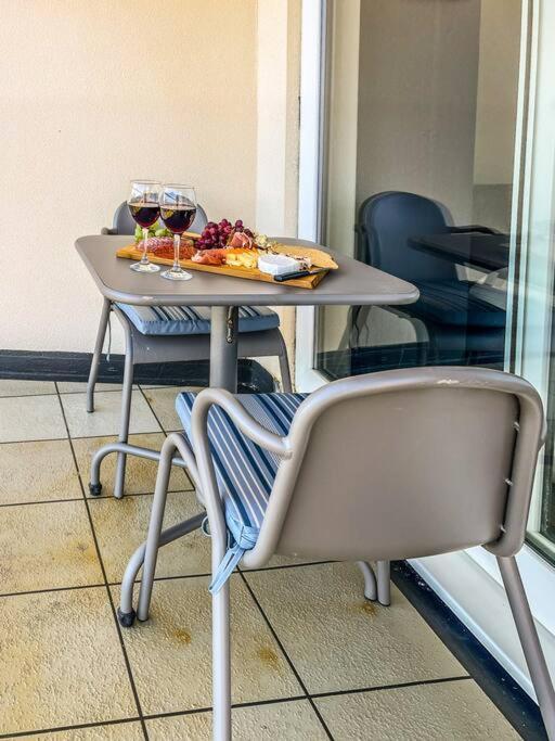 Soho Beach Apartment With Fabulous Sea View And 2 Minutes To The Beach With Free Parking And Netflix Μπόρνμουθ Εξωτερικό φωτογραφία