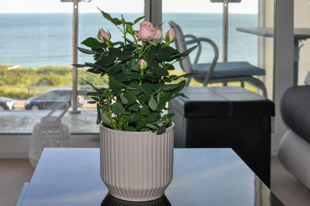 Soho Beach Apartment With Fabulous Sea View And 2 Minutes To The Beach With Free Parking And Netflix Μπόρνμουθ Εξωτερικό φωτογραφία